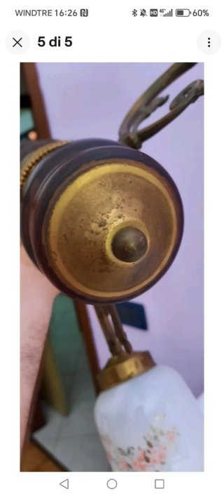 Lampadario vintage in legno e ottone