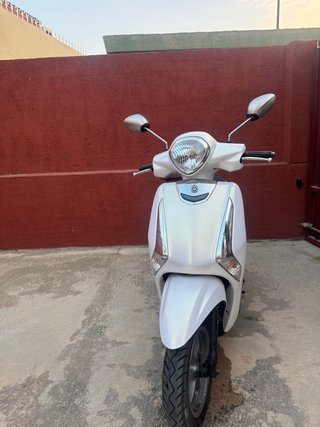 Vendo moto 125 , nueva con 4.400 km .