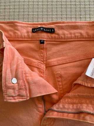 Pantalón vaquera efecto lavado color salmón