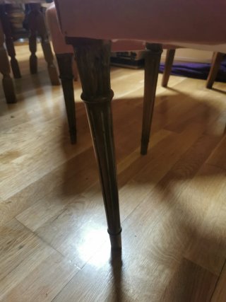 URGENTE POR REFORMAS.Dos sillones y banqueta.
