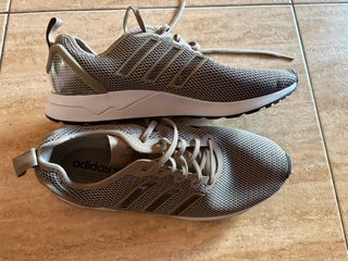 Bambas de deporte hombre.