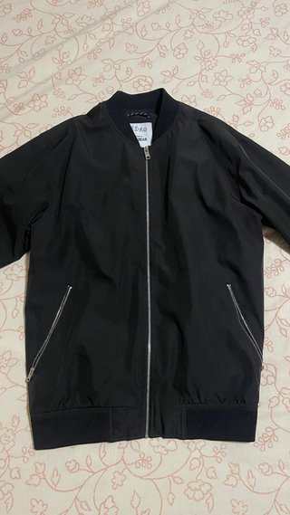 Chaqueta de cuero Pull and Bear.