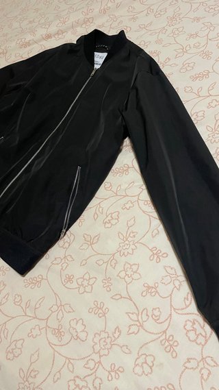 Chaqueta de cuero Pull and Bear.