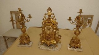 Conjunto Bronce: Reloj y Candelabros