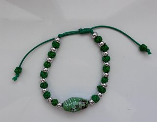 Pulseras de nudos y abalorios verdes
