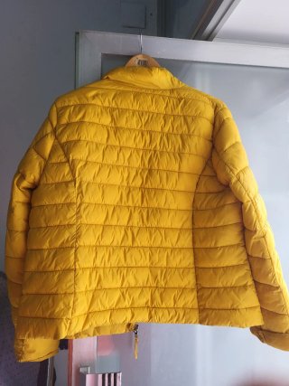 Chamarra amarilla talla 34