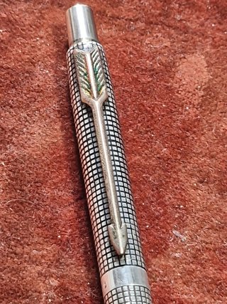 Penna a sfera parker in argento