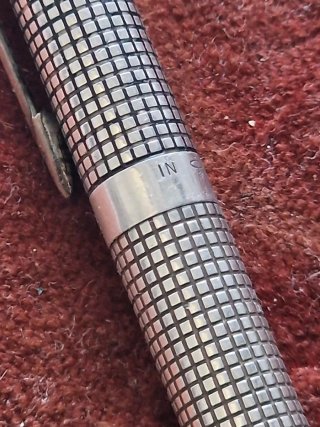 Penna a sfera parker in argento