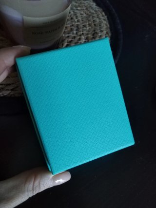 Scatola Tiffany & Co. nell'iconico colore.