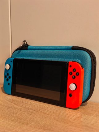 NINTENDO SWITCH V2 + ACCESORIOS + FUNDA