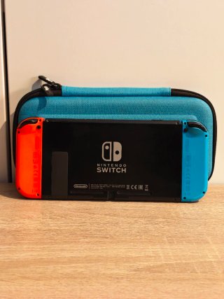 NINTENDO SWITCH V2 + ACCESORIOS + FUNDA