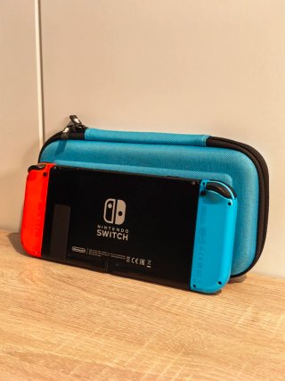 NINTENDO SWITCH V2 + ACCESORIOS + FUNDA