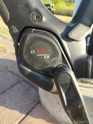 Bicicleta eléctrica Cube. Motor Bosch 800Nw