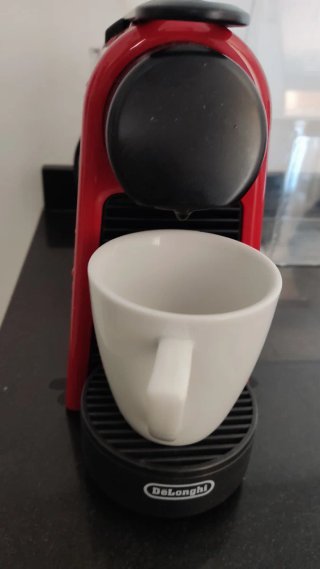 Cafetera cápsulas roja - necesita descalcificar