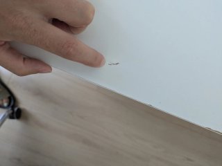 Tablero de Ikea blanco para escritorio.