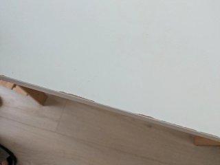 Tablero de Ikea blanco para escritorio.