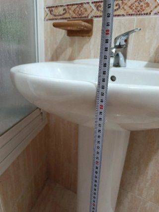 Lavabo y grifo