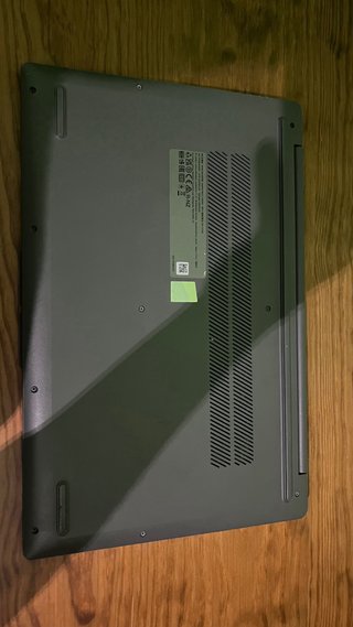 Portátil Lenovo IdeaPad Slim 3 Ryzen 5 7520U 8GB 5