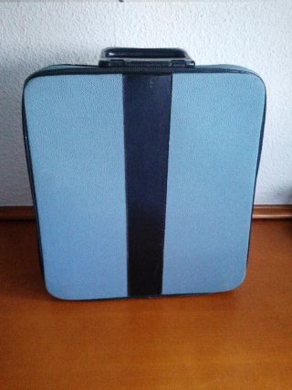 Olivetti lettera 32 con funda aplastada.