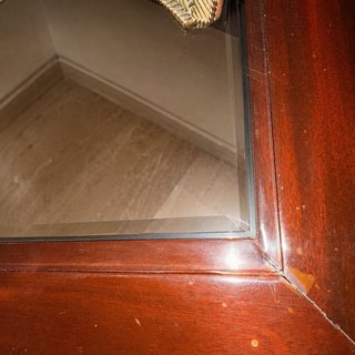 Mesa auxiliar clásica madera con cristal biselado