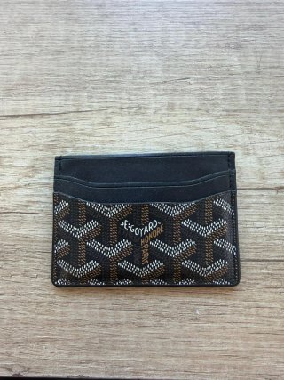 Tarjetero Goyard negro con interior amarillo – Muy
