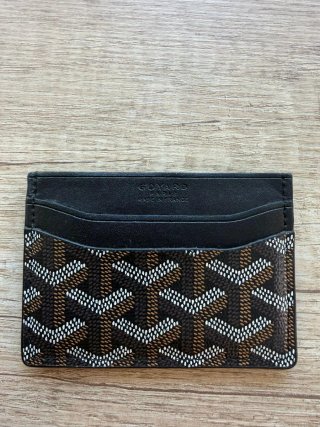 Tarjetero Goyard negro con interior amarillo – Muy