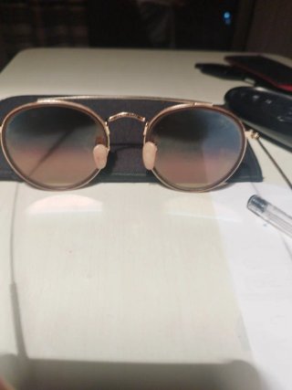 Gafas de sol Ray-Ban doradas y marrones