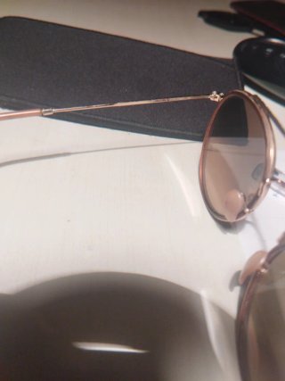 Gafas de sol Ray-Ban doradas y marrones