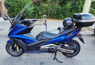 Moto KYMCO AK550 de julio 19 con 33.500 kms