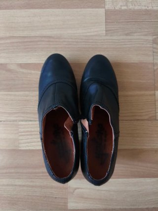 Zapatos de tacón negros de piel seminuevos