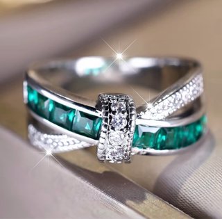 Anello zirconi verde