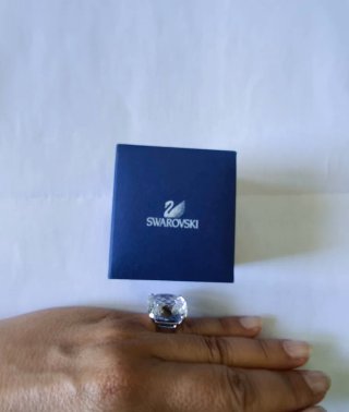 Anillo Swarovski rodio. talla 14/17mm