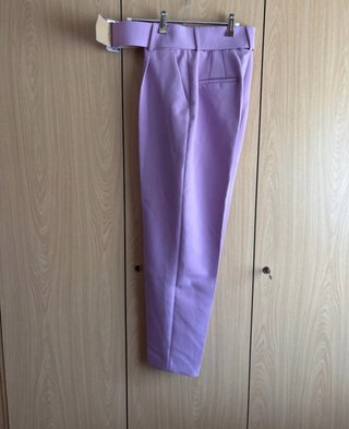 Pantalon de vestir de  Zara talla M color malva.