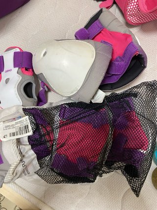 patines de 4 ruedas con casco incluido