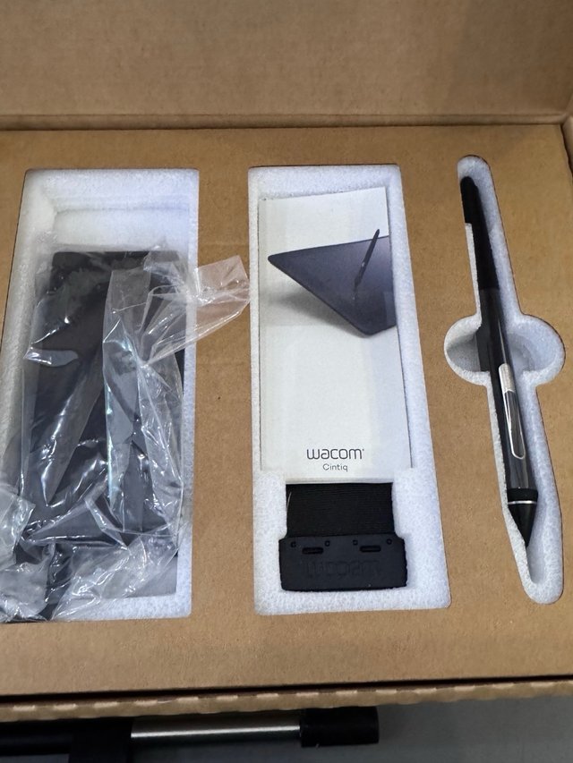Wacom Cintiq 22 DTK2260K0A - Monitor Interactivo - miniatura 8