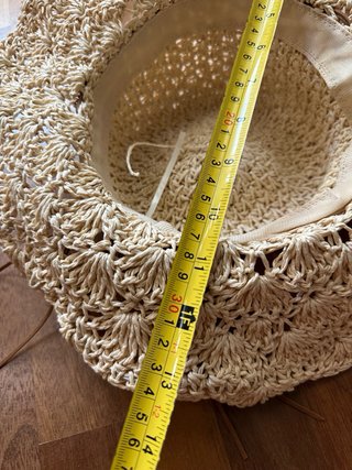 Cappello in paglia chiaro