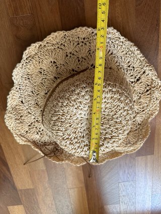 Cappello in paglia chiaro