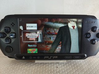 Sony PSP Street E-1004 + Memory Stick Pro Duo 4GB
