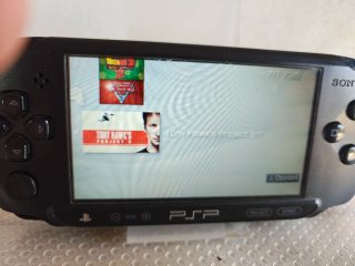 Sony PSP Street E-1004 + Memory Stick Pro Duo 4GB