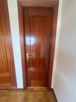 Puerta de madera interior