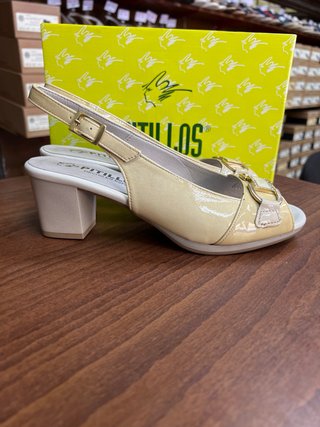 Sandalia Pitillos charol tacón T. 35,38,39,40,41