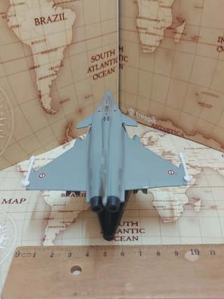 Maqueta Avión Dassault Rafale Escala 1:120