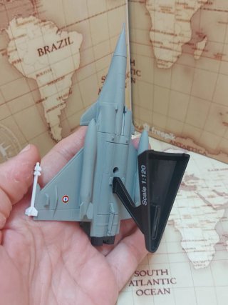 Maqueta Avión Dassault Rafale Escala 1:120