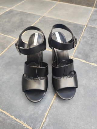 Sandalias negras Stradivarius 38