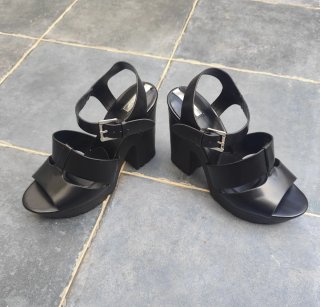 Sandalias negras Stradivarius 38