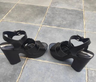 Sandalias negras Stradivarius 38