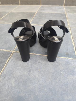 Sandalias negras Stradivarius 38