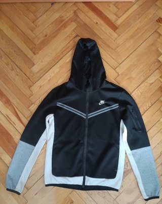 Chaqueta Nike Negra y Blanca