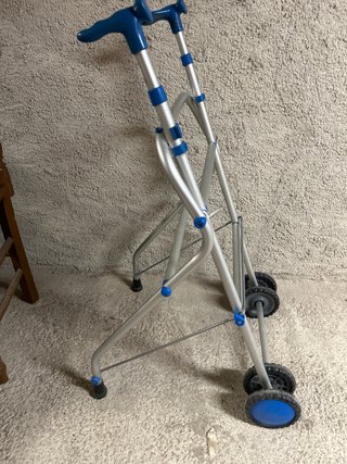 Caminador para ancianos