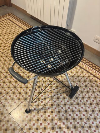 Barbacoa portátil con tapa y parrilla extra. Negro